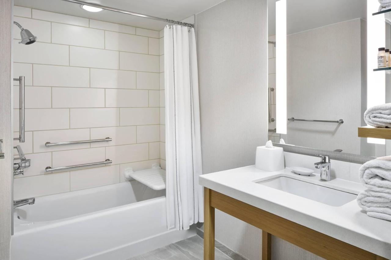 Delta Hotels By Marriott Norfolk Airport Ngoại thất bức ảnh